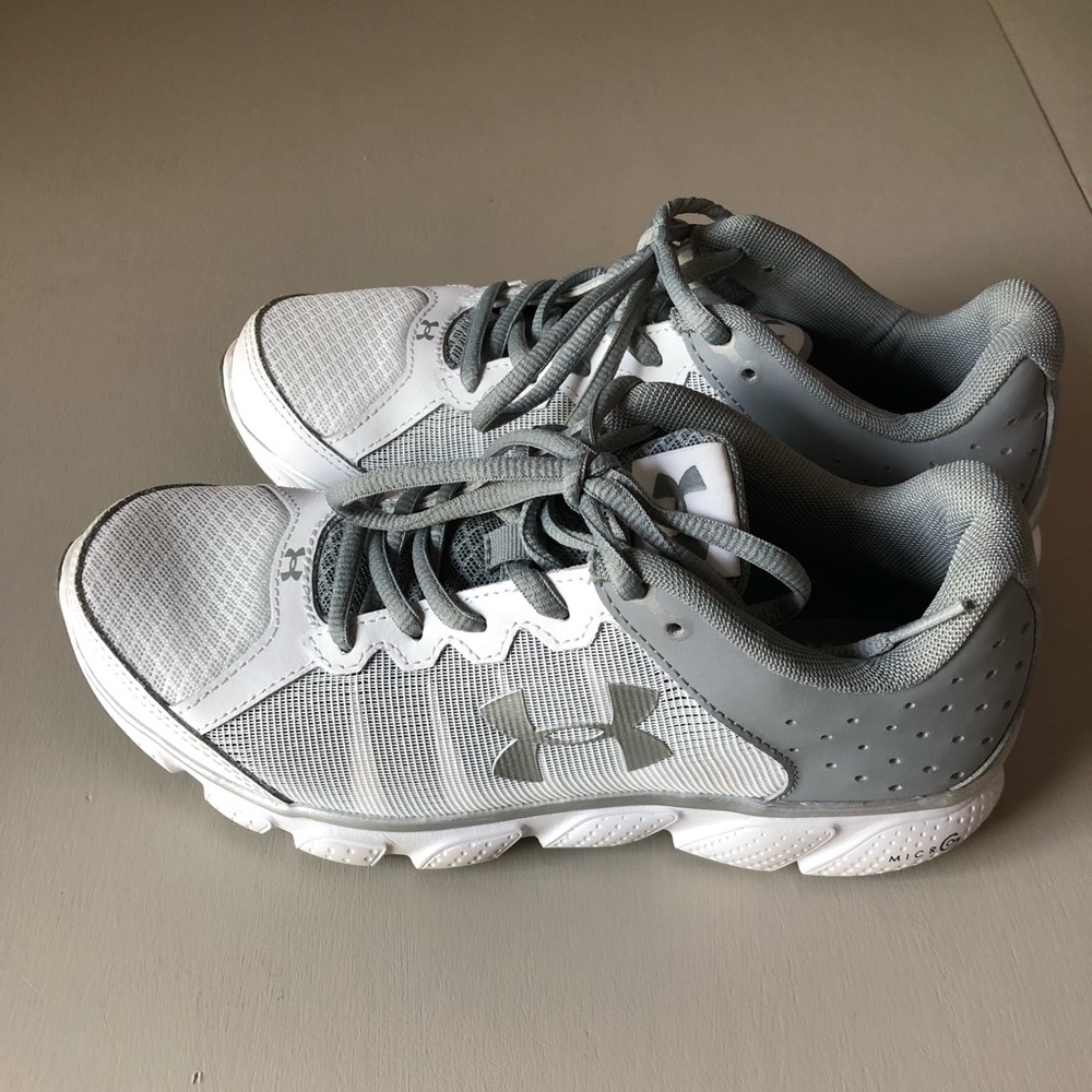 Under Armour size 7 shoes